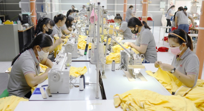 “ผู้เชียวชาญด้านการผลิต เสื้อยูนิฟอร์ม กว่า 30 ปี” 